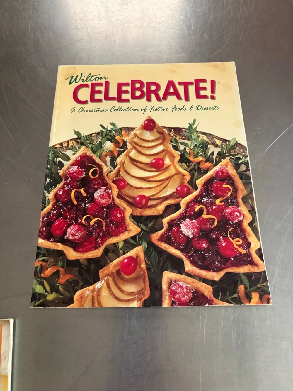5 of some of the best holiday/ entertaining/baking soft cover books! Pre owned